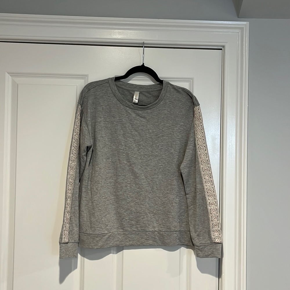 Girl’s Long-sleeve blouse with fringe on sleeve